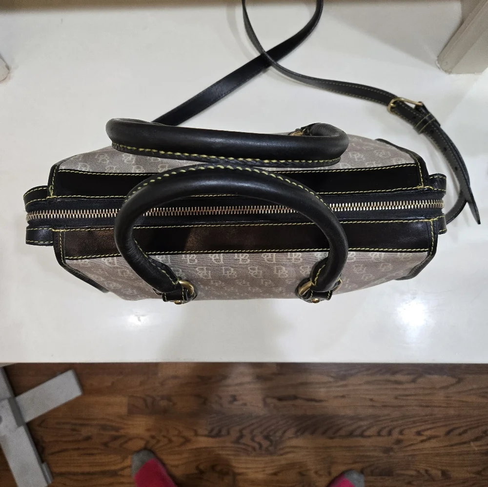 Dooney & Bourke Black Leather Classic DB Vintage LOGO Tote Satchel Purse - Picture 6 of 10